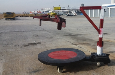 内蒙古机场研发大型轮胎拆卸器